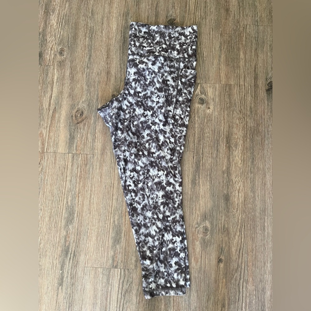 Athleta Salutation tights. 7/8